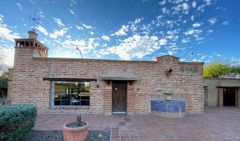 Exterior entrance of Alliance Bank of Arizona Tucson Campbell branch. 